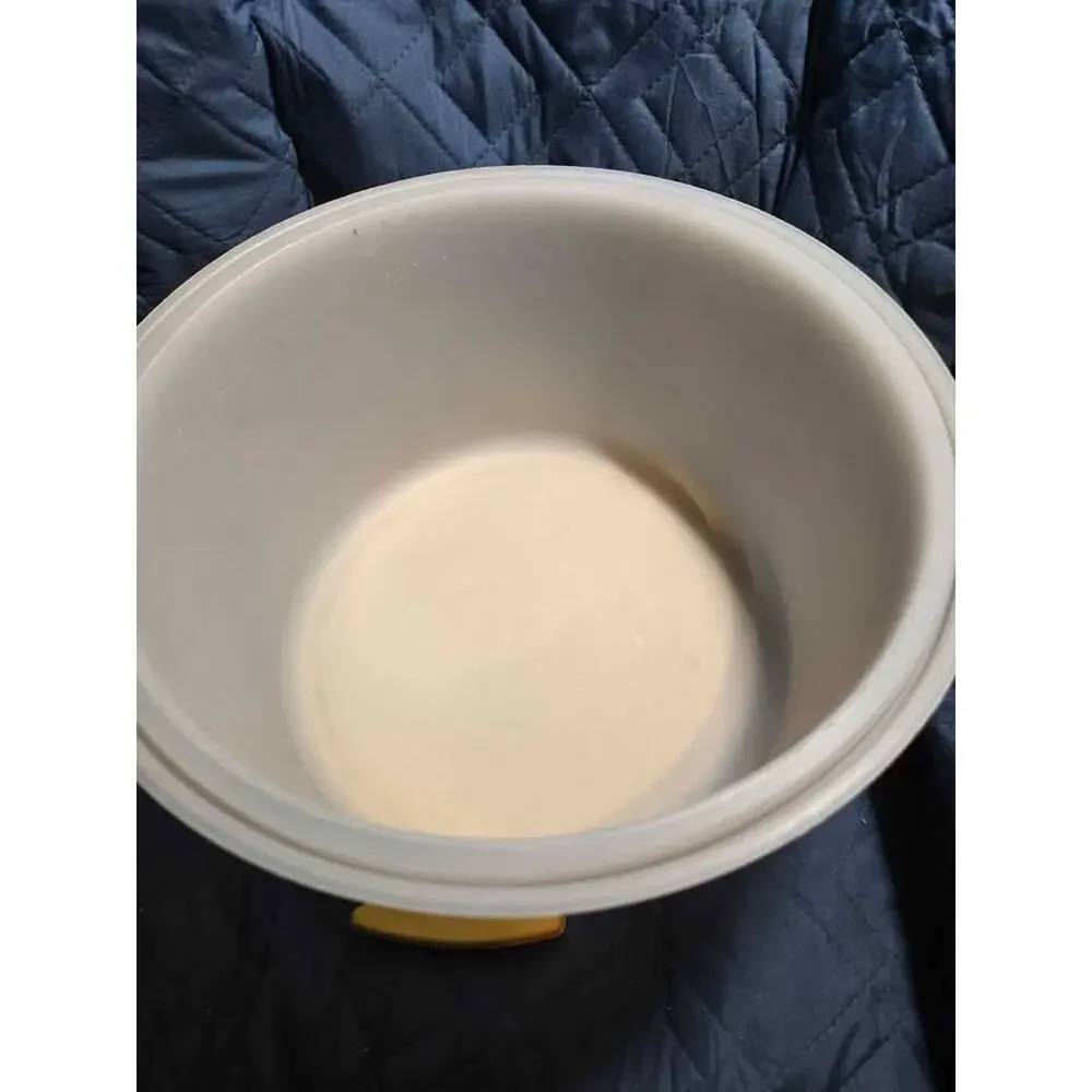 Tupperware Round Cake Taker Carrier Vtg